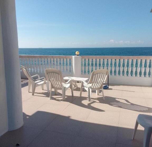 تختخواب و صبحانه Cronin Residence