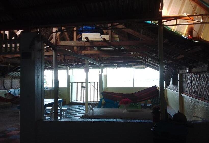 تختخواب و صبحانه Cronin Residence