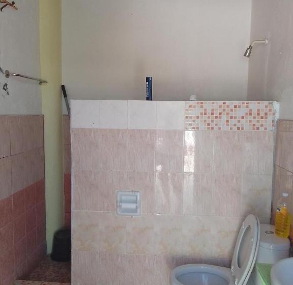 تختخواب و صبحانه Cronin Residence