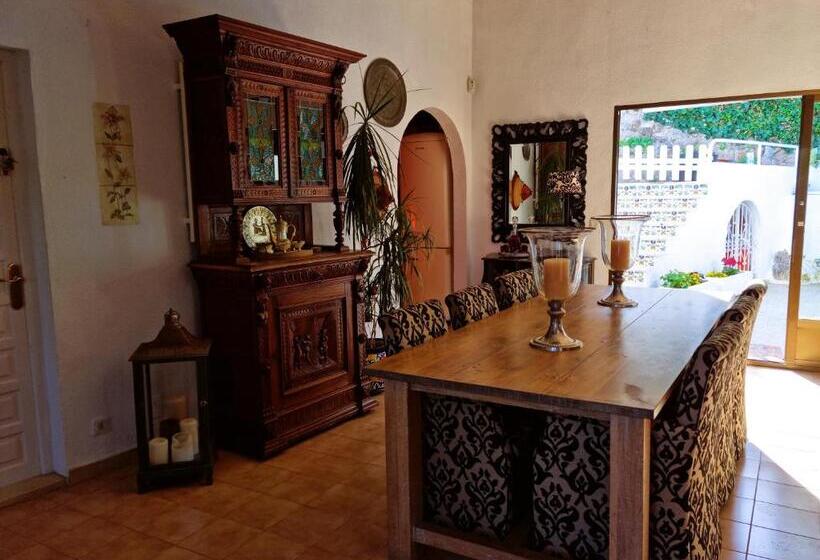 ベッドアンドブレックファースト Entre Mar Y Montaña