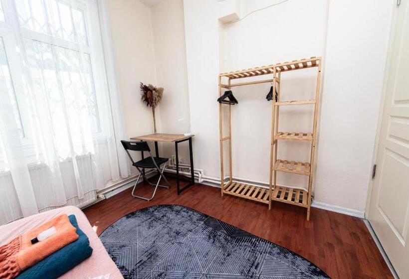 ベッドアンドブレックファースト Kadıköy ün Merkezinde Oda