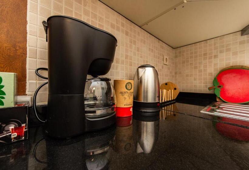 ベッドアンドブレックファースト Kadıköy ün Merkezinde Oda