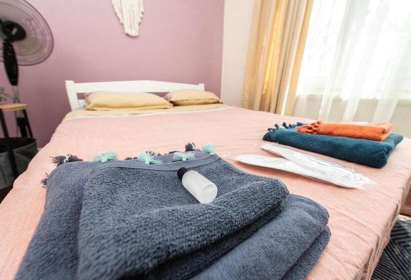 ベッドアンドブレックファースト Kadıköy ün Merkezinde Oda