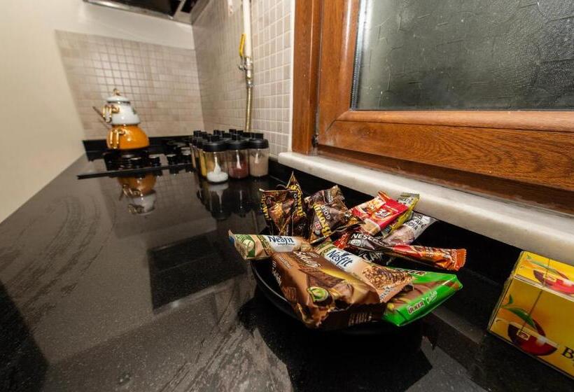 ベッドアンドブレックファースト Kadıköy ün Merkezinde Oda