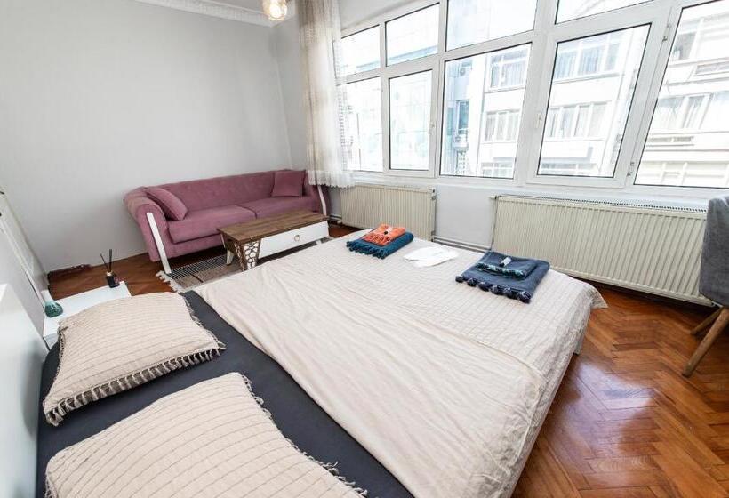 ベッドアンドブレックファースト Kadıköy ün Merkezinde Oda