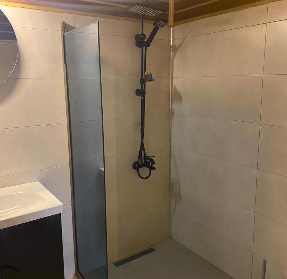 ベッドアンドブレックファースト Shatobungalov Suit