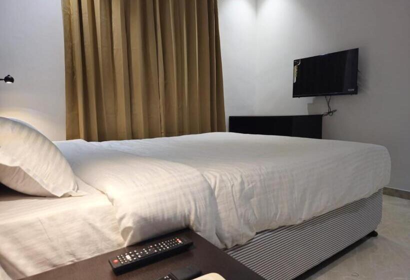 Отель 7 The Business