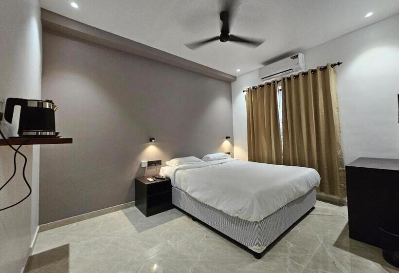 Отель 7 The Business