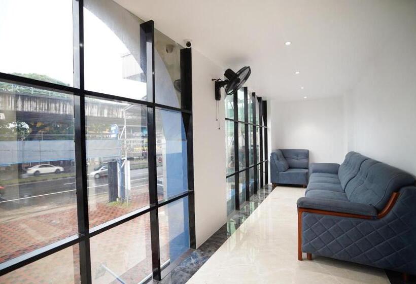 Отель 7 The Business