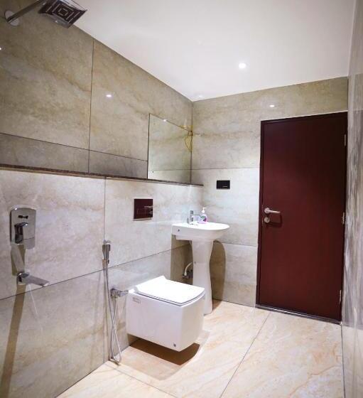 Отель 7 The Business