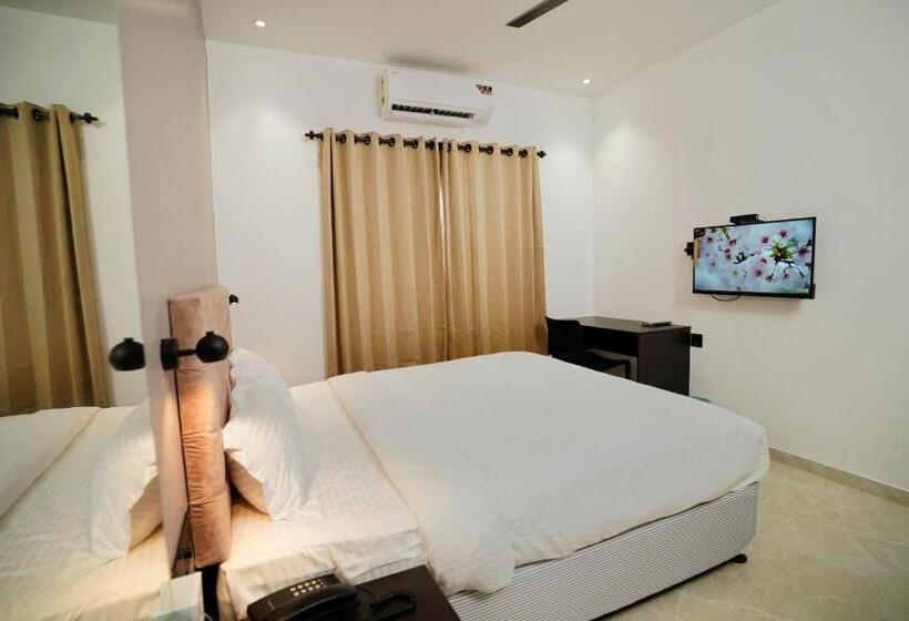 Отель 7 The Business