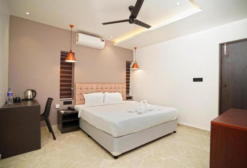 Отель 7 The Business