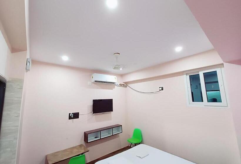 Hotel A R S Rooms & Banquet