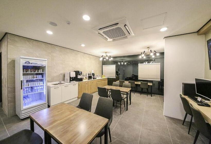 בית מלון כפרי Aden