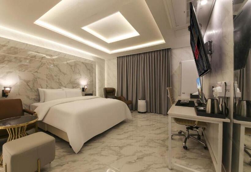 בית מלון כפרי Aden