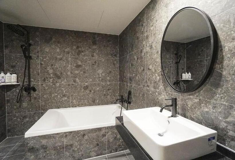 בית מלון כפרי Aden