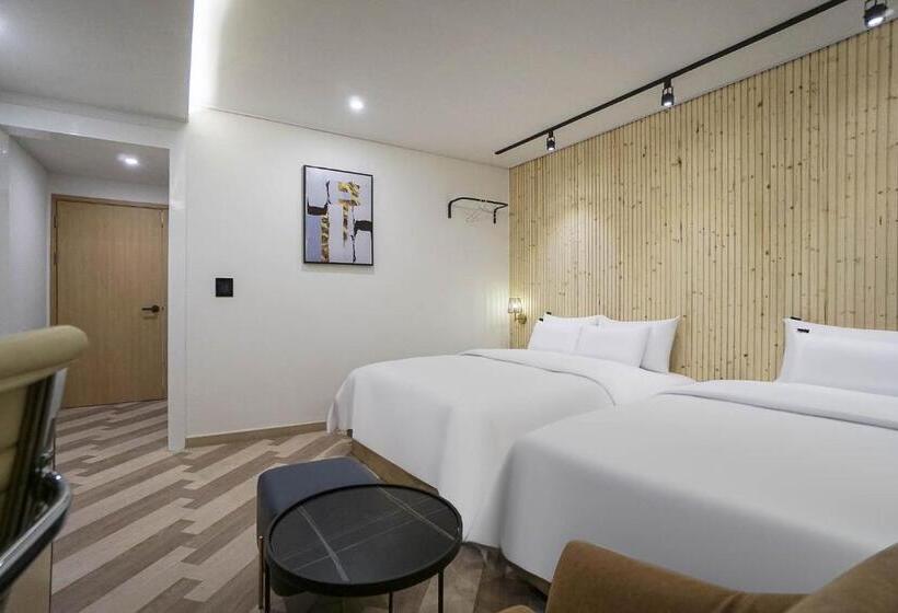 בית מלון כפרי Aden