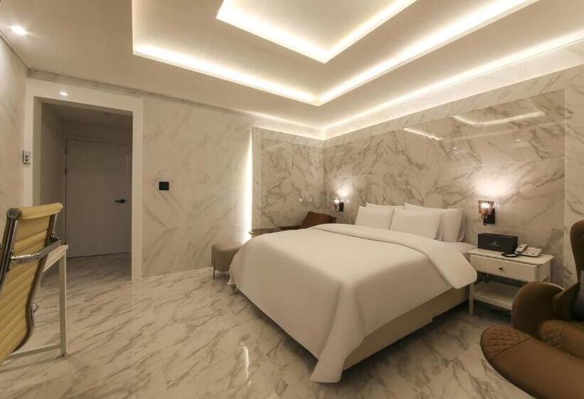 בית מלון כפרי Aden