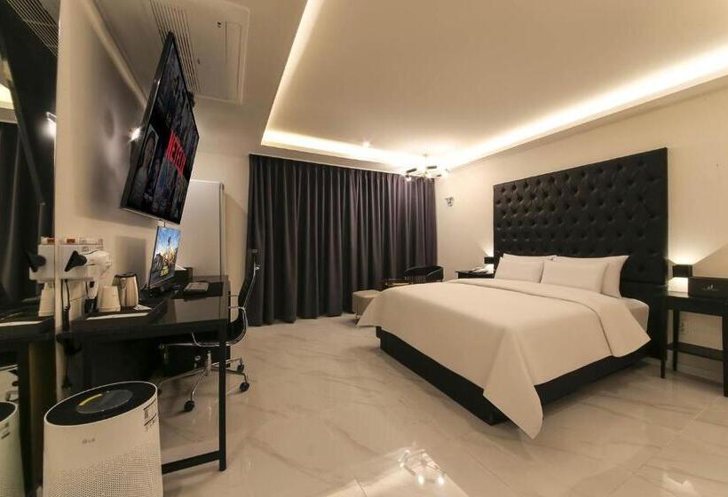 בית מלון כפרי Aden