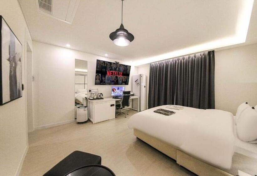 בית מלון כפרי Aden