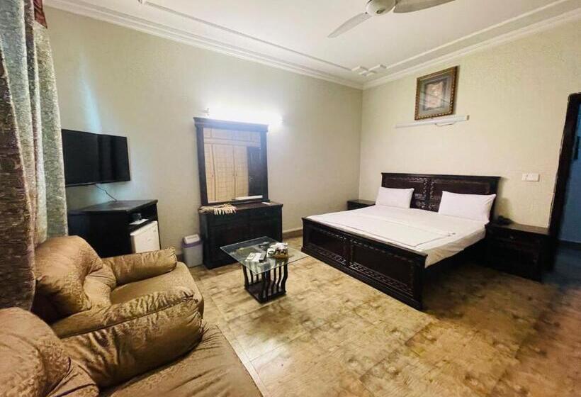 هتل Alpine Lodges