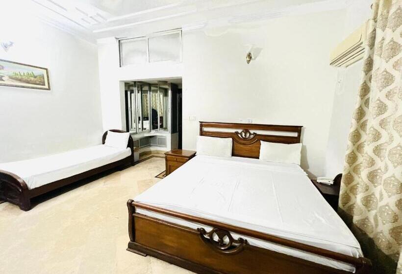 هتل Alpine Lodges