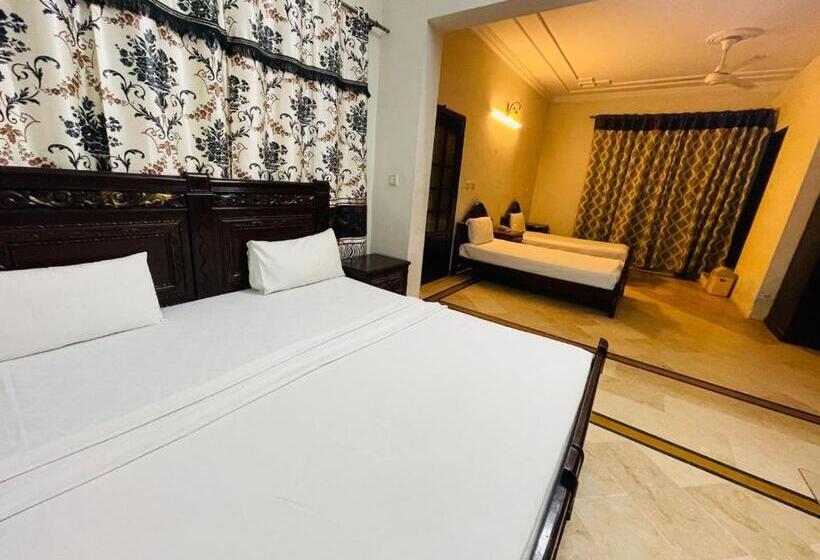 هتل Alpine Lodges