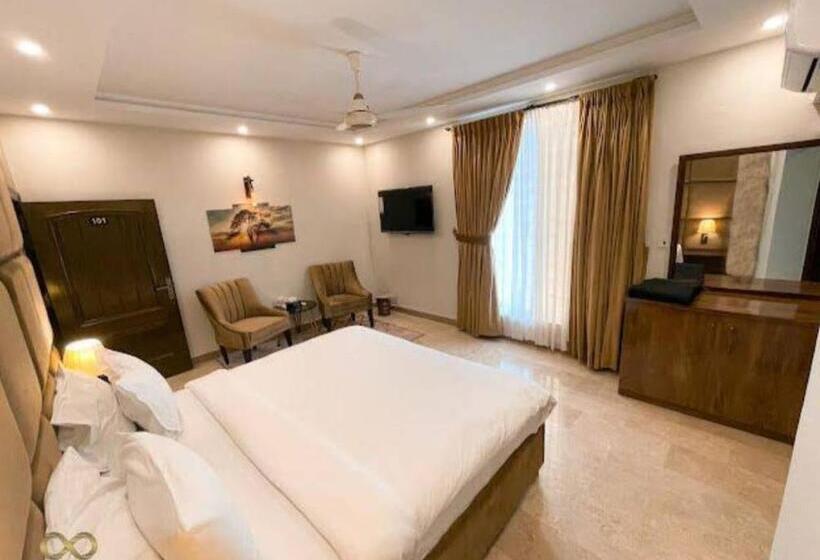 هتل Alpine Lodges