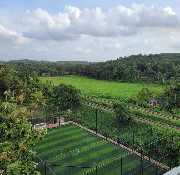 Отель Beeza Clubhouse