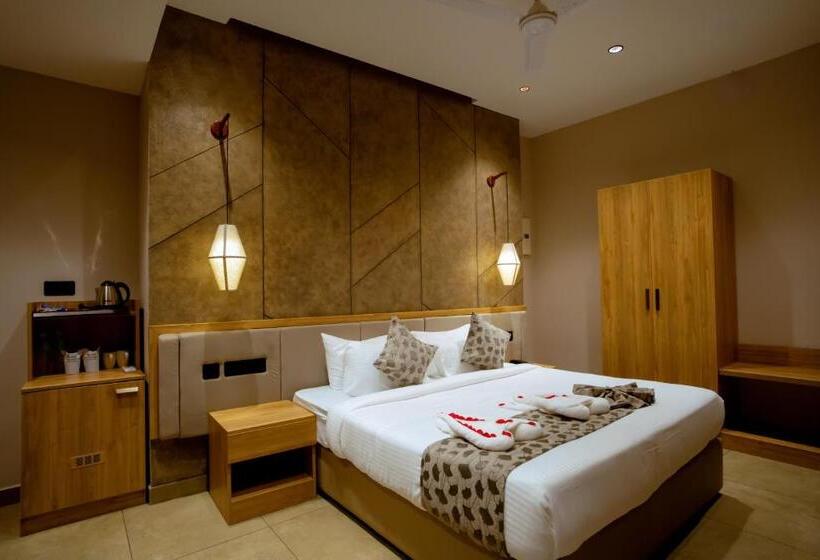 Отель Beeza Clubhouse