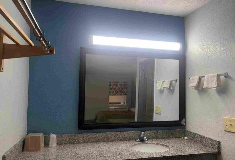 فندق Fairbridge Inn & Suites