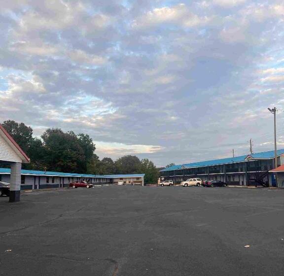 فندق Fairbridge Inn & Suites