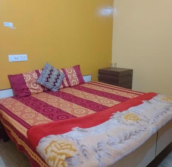호텔 Helix    Rajpura    Budget Rooms For Family, Couples, Solo Travellers