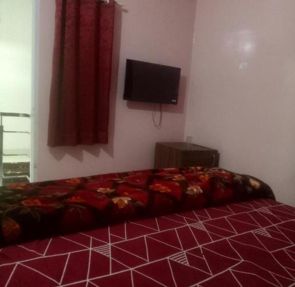 ホテル Helix    Rajpura    Budget Rooms For Family, Couples, Solo Travellers
