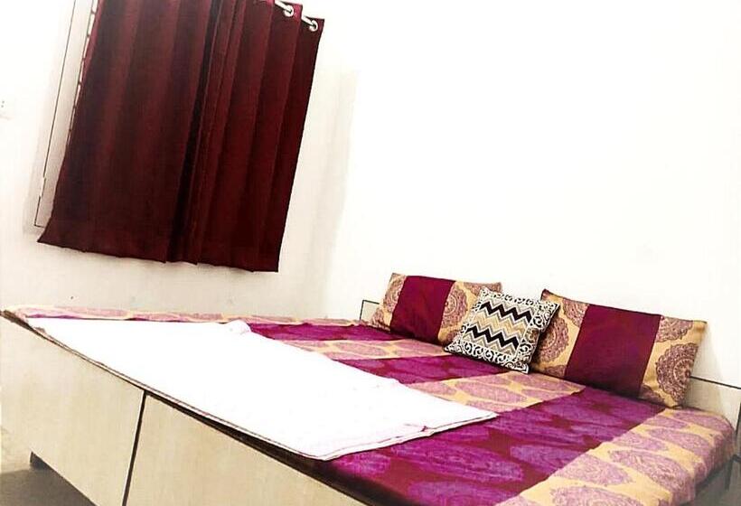 호텔 Helix    Rajpura    Budget Rooms For Family, Couples, Solo Travellers