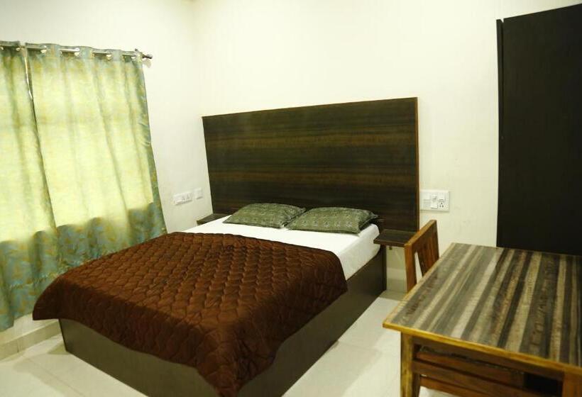 בית מלון כפרי Kpk Residency Arani