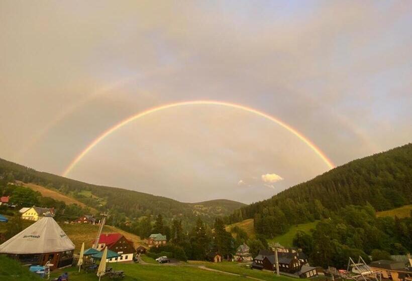 ホテル Modřín Wellness V Ceně