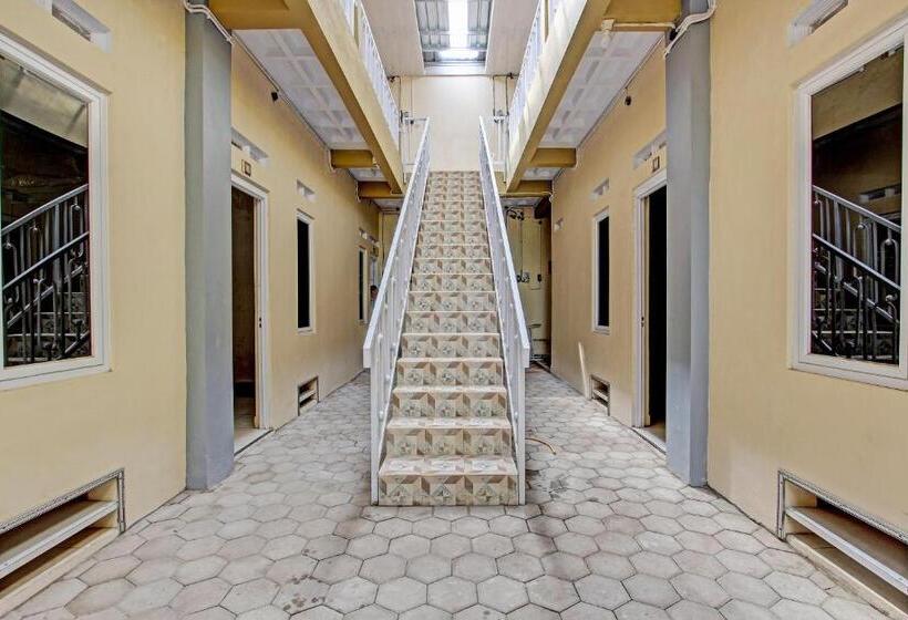 فندق Oyo 93034 Ayri Home