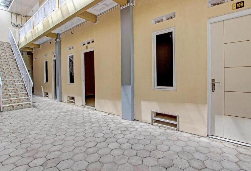 فندق Oyo 93034 Ayri Home