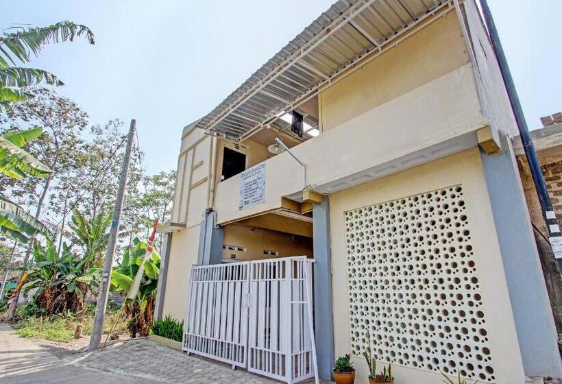 فندق Oyo 93034 Ayri Home