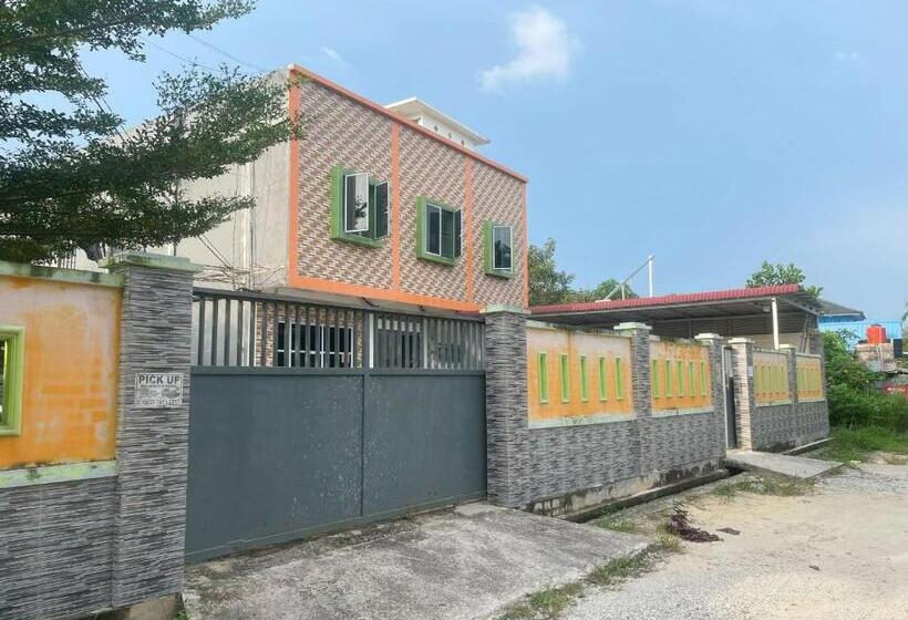 酒店 Oyo 93088 Celine Home Syariah