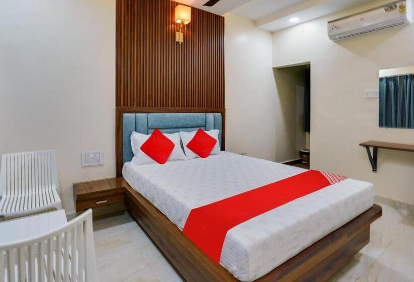 Отель Oyo Flagship Samruddhi Lodging