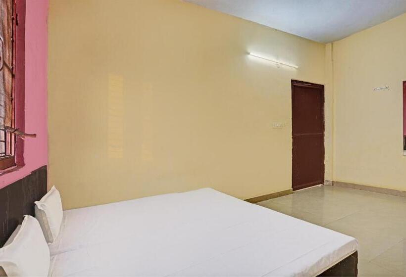 Отель Oyo Kamla Banquet Hall