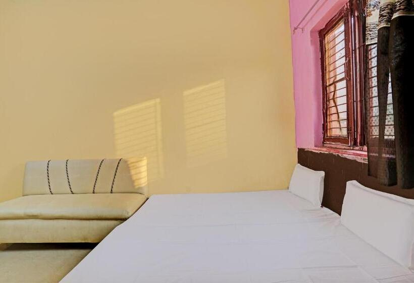 Отель Oyo Kamla Banquet Hall