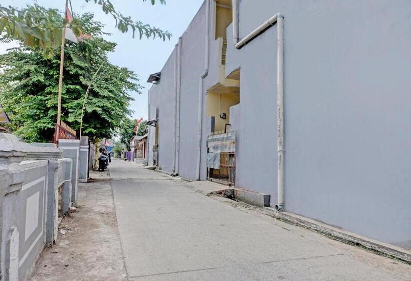 호텔 Oyo Life 92936 Kost Teteh Erni Karawang