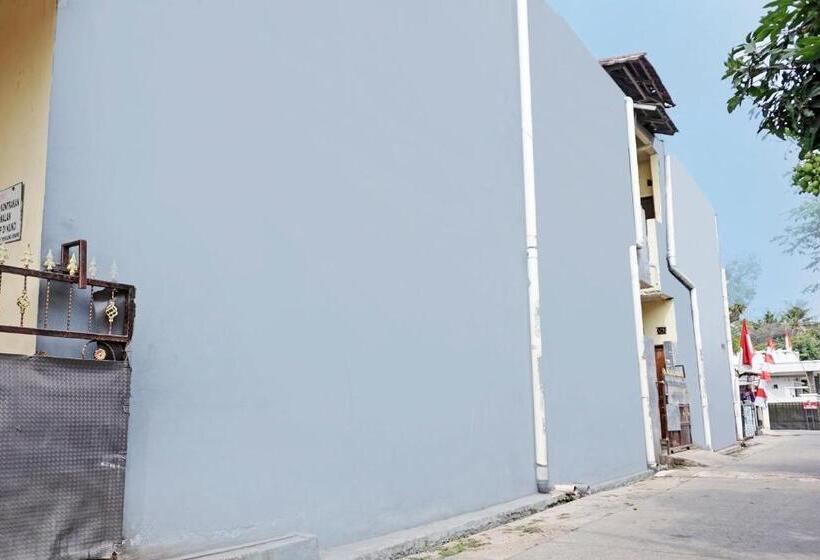 호텔 Oyo Life 92936 Kost Teteh Erni Karawang