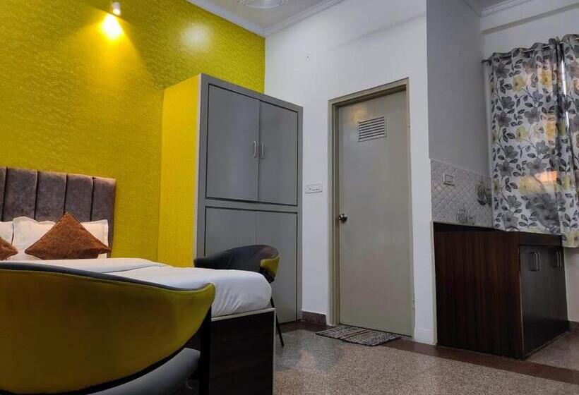 酒店 Reyansh Restaurant & Cafe