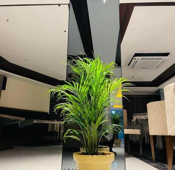 酒店 Rise & Dine Restaurant & Banquet