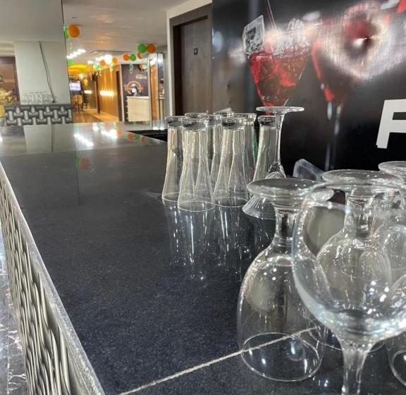 酒店 Rise & Dine Restaurant & Banquet