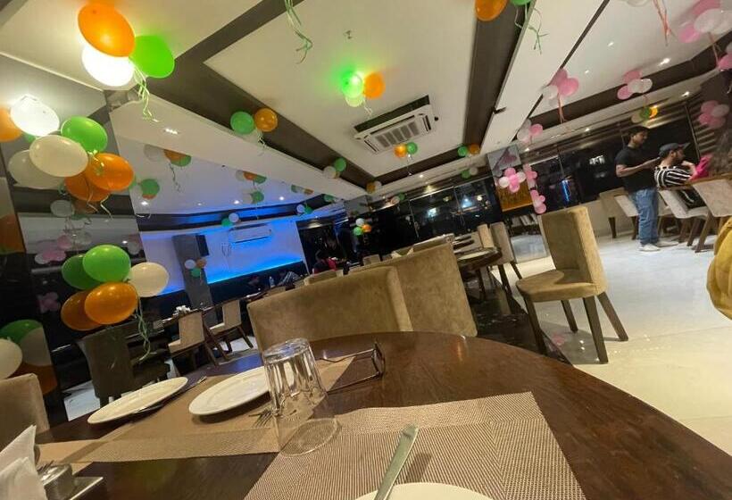 酒店 Rise & Dine Restaurant & Banquet